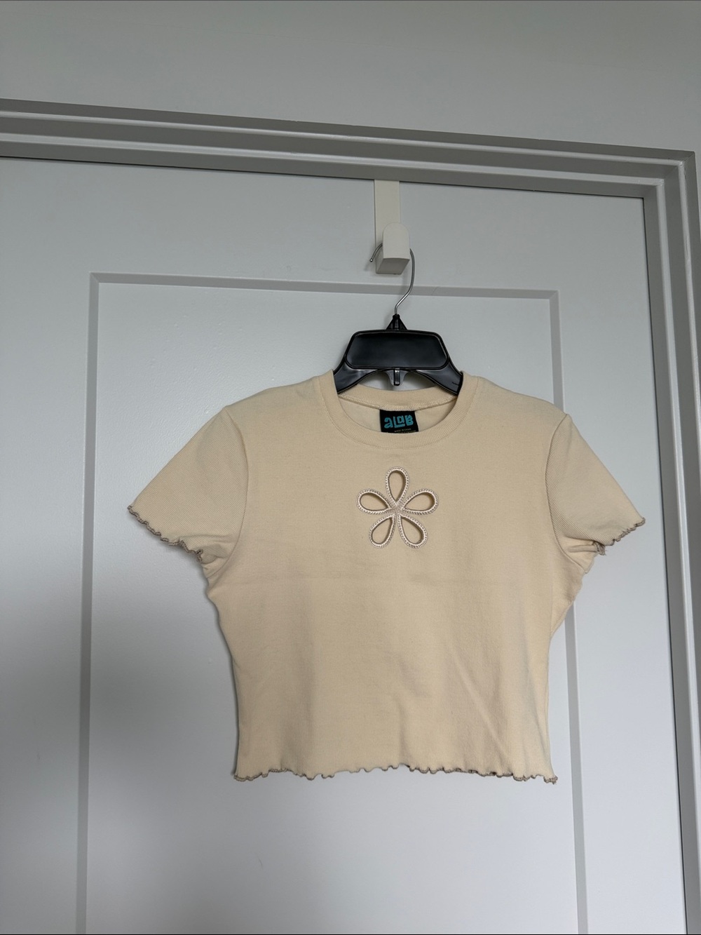Cream Daisy Cutout Lettuce-Edge Crop Tee (size: Youth L)